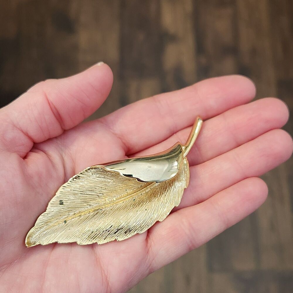 Vintage Allison Reed Gold Tone Curled Turned Textured Leaf Feather Brooch Pin